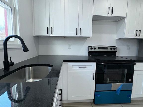 4th image of 87 Sullivan St #2