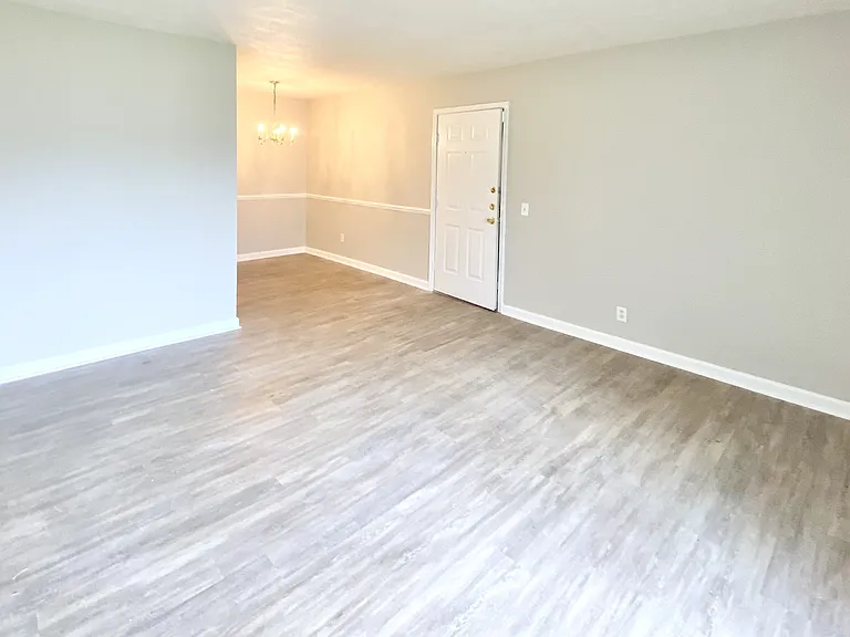 112 Menlo Dr — Photo 3