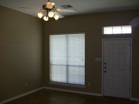 5th image of 816A Twin Oaks Dr