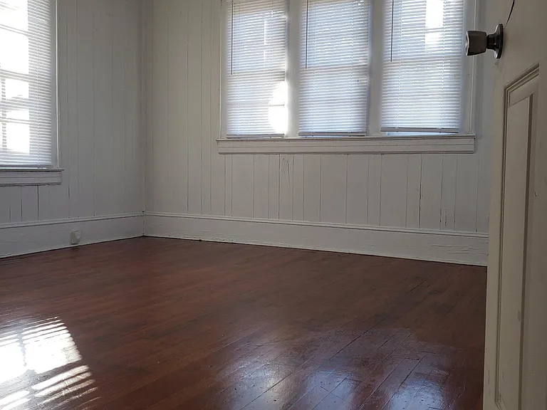 1119 Cedrow Dr — Photo 10