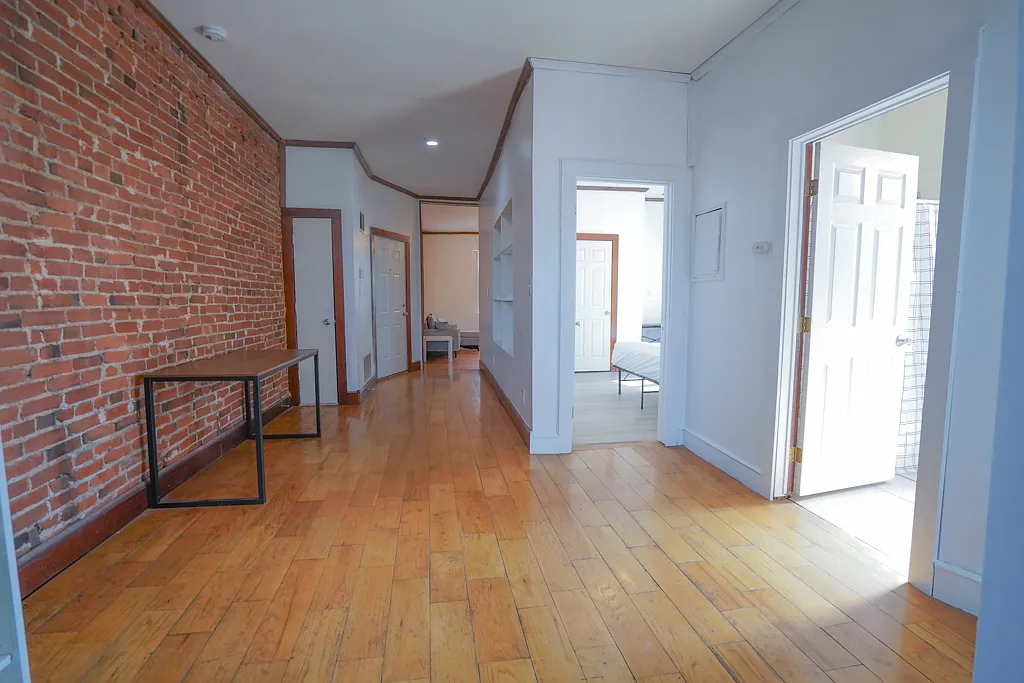 2 bed, 1050 sqft, $1,595 — Photo 3