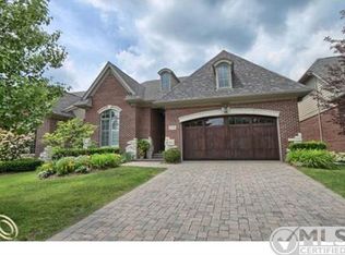 5700 Pembrooke Xing, West Bloomfield, MI