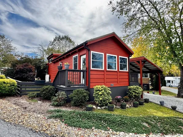 129 Just Wandering Ln, Flat Rock, NC 28731