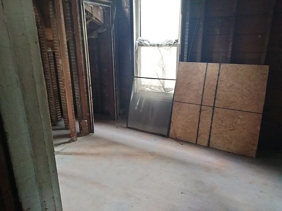 4th image of 10535 S Lasalle St