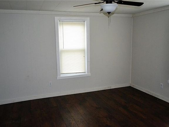 5th image of 201 Clarksville St