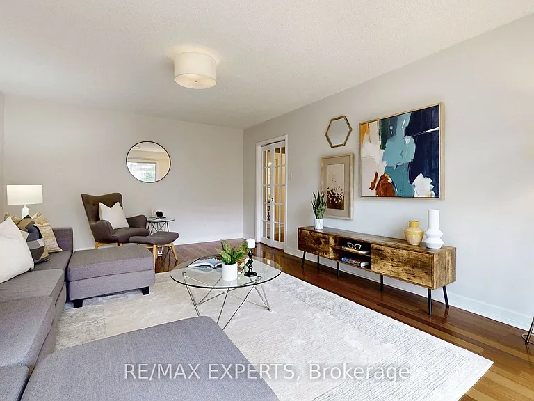 187 Cassandra Blvd — Photo 9