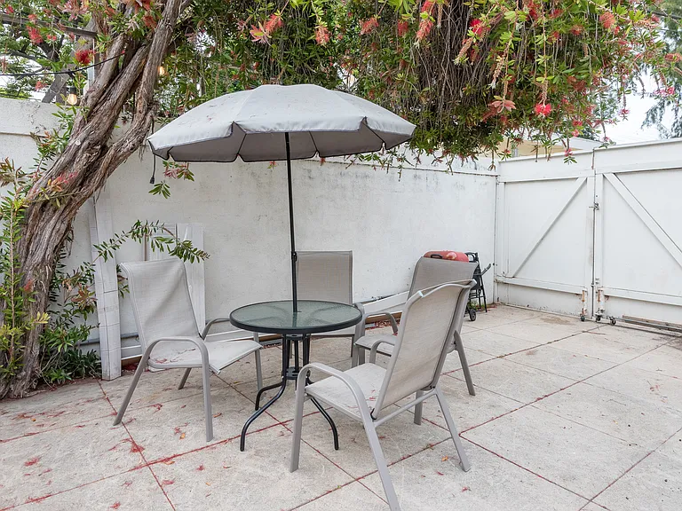 307 S La Peer Dr — Photo 25