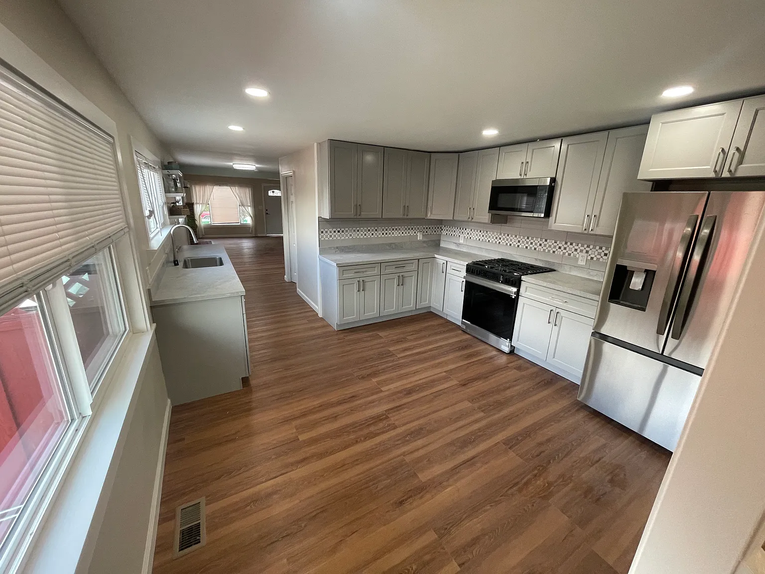 3 bed, 1700 sqft, $4,495 — Photo 3