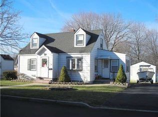 13 Weamaconk Dr, Englishtown, NJ 07726
