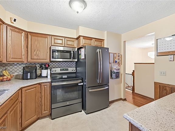 4th image of 1881 Cliff Dr