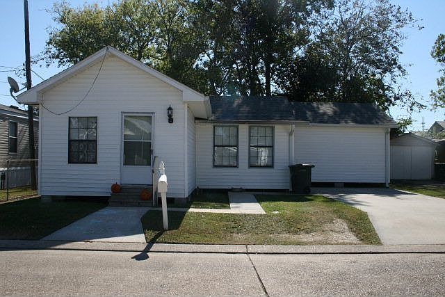 1st image of 212 Bowman St