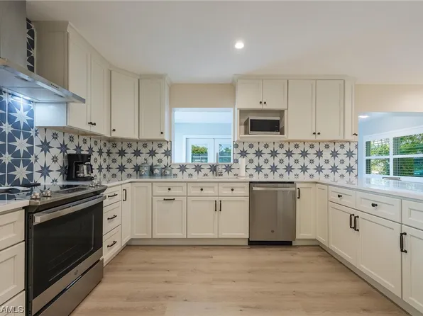 2441 Oleander St, Saint James City, FL 33956