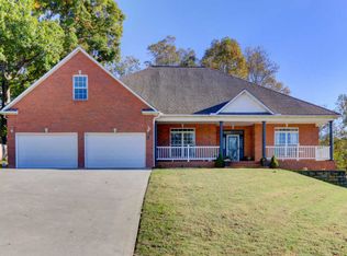 135 Apple Tree Dr, Clinton, TN 37716