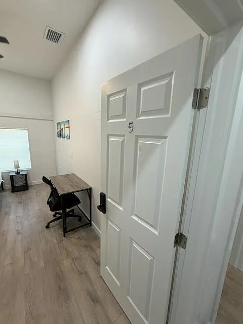 4 bed, 2.0 bath, 2100 sqft, $953 — Photo 2