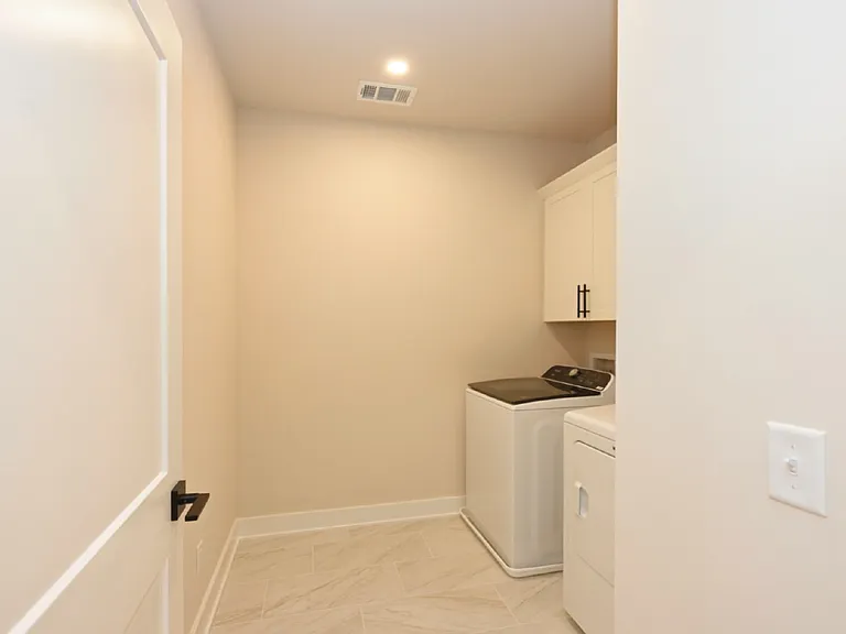 126 Zola Aly — Photo 37