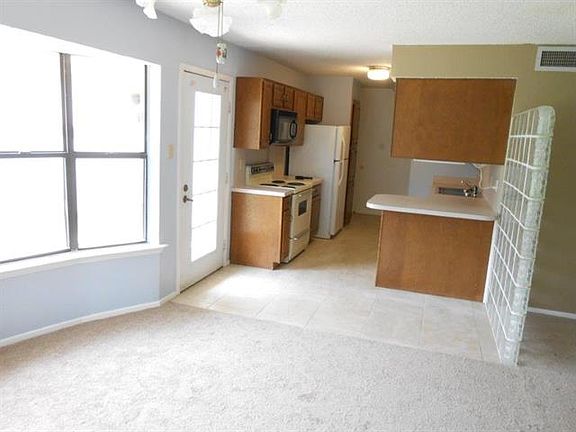 3rd image of 3816 Timberline Dr