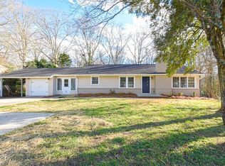 1325 N Peace Haven Rd, Winston Salem, NC 27104