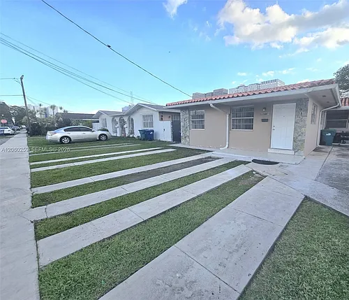 11040 SW 4th St Photo 1