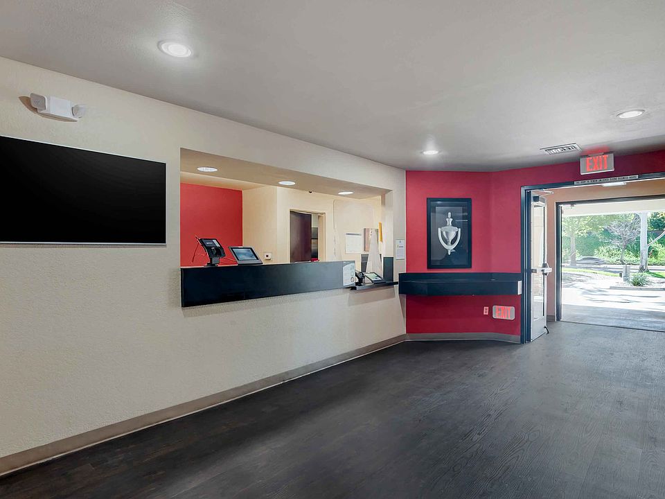 Lobby and Guest Check-in
