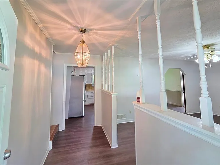 3533 Charlotte Dr — Photo 9