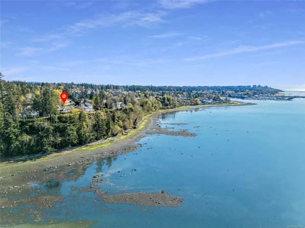 145 Manor Pl, Comox, BC V9M 1C6