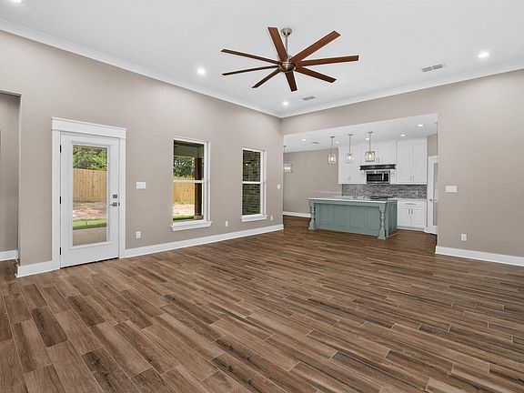 4th image of 135 Hillcrest Dr
