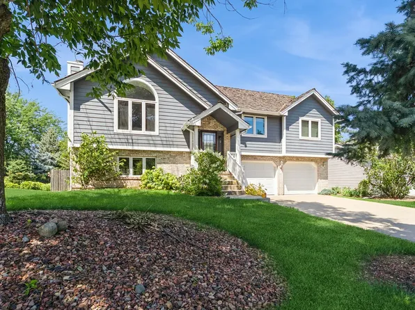 14049 Summit Dr, Clive, IA 50325