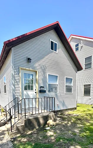 1437 Maple St Photo 1