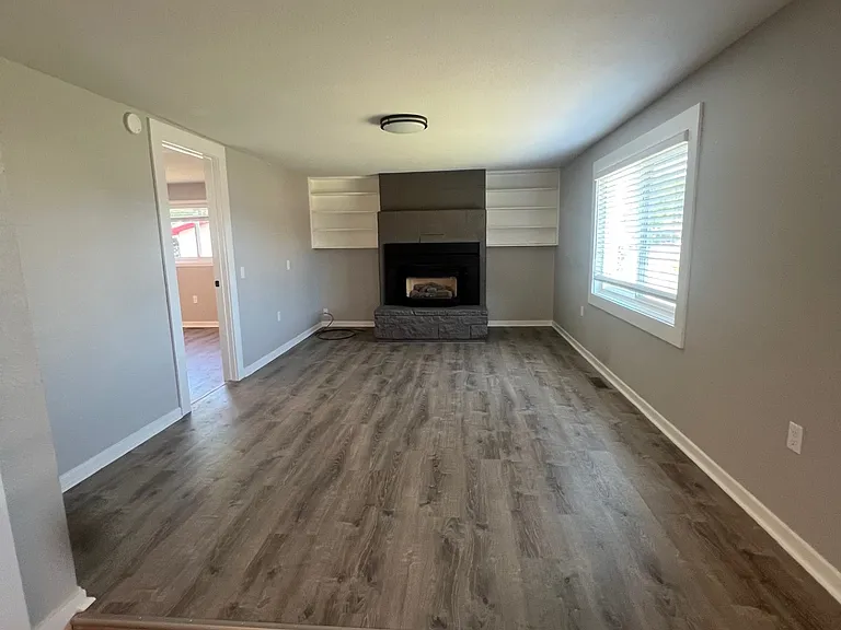 1525 Cliff St — Photo 2