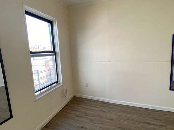 3rd image of 16 Saratoga Ave