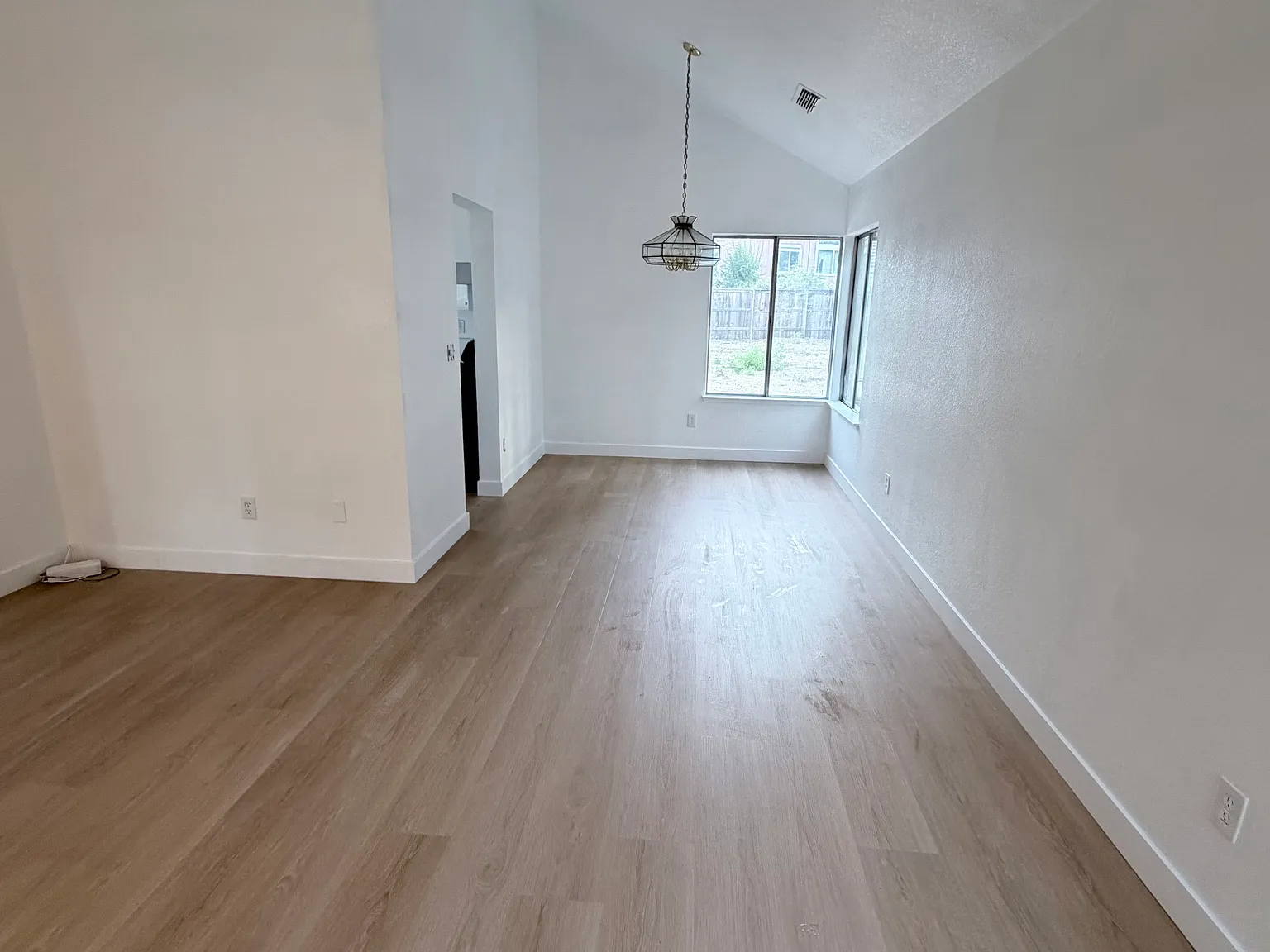 3 bed, 2.5 bath, 1512 sqft, $2,600 — Photo 4