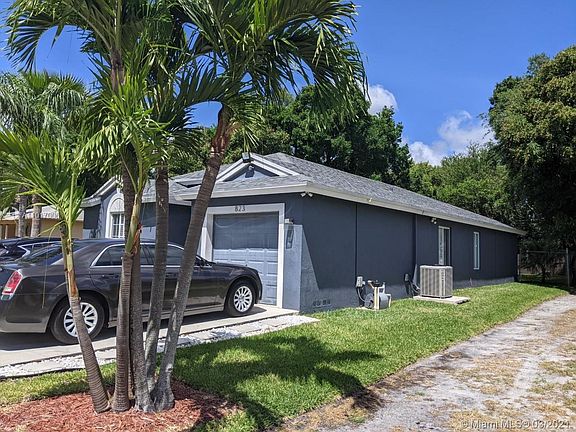 2nd image of 823 NW 2nd St