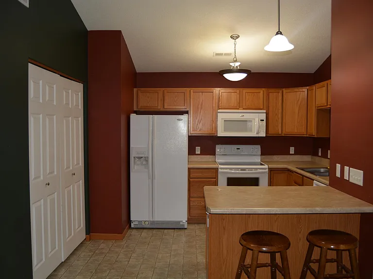 643 E 46th St #B-22 — Photo 3