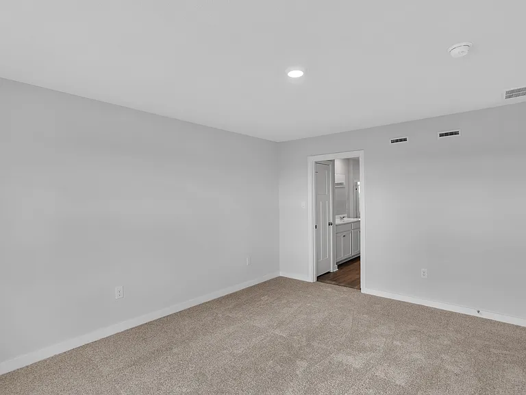 126 Scotland Ln — Photo 20