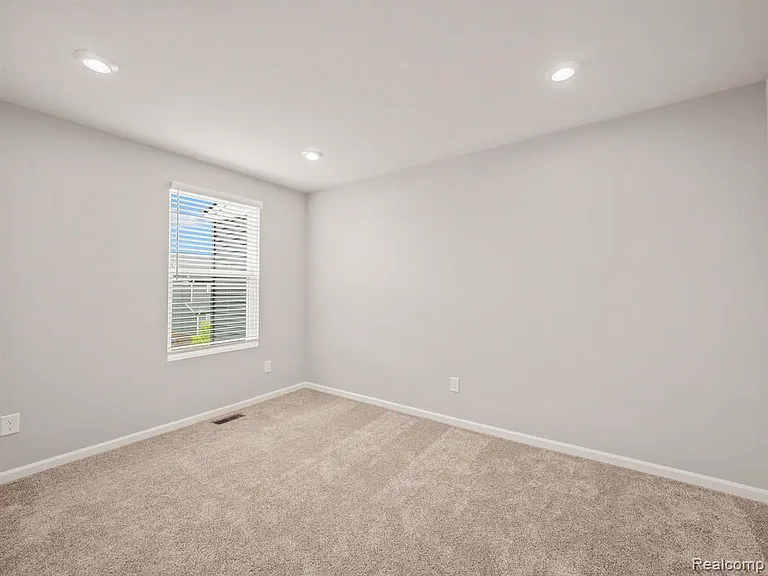 4837 Glenora Dr — Photo 21