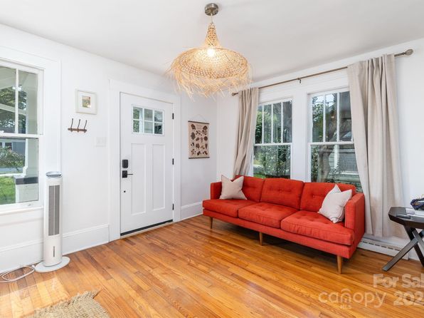 charlotte-north-carolina-2078154998 picture