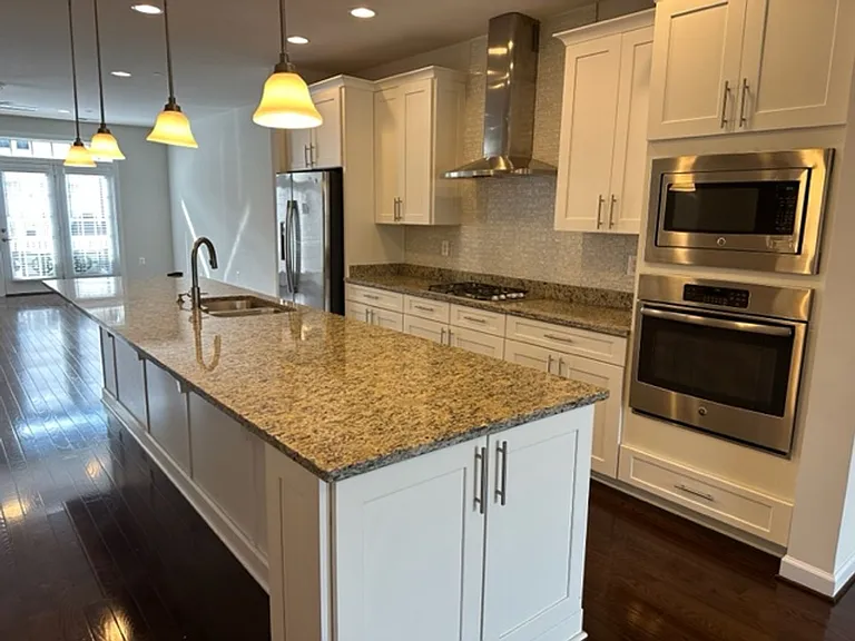 7313 Taylors Hill Ln — Photo 3