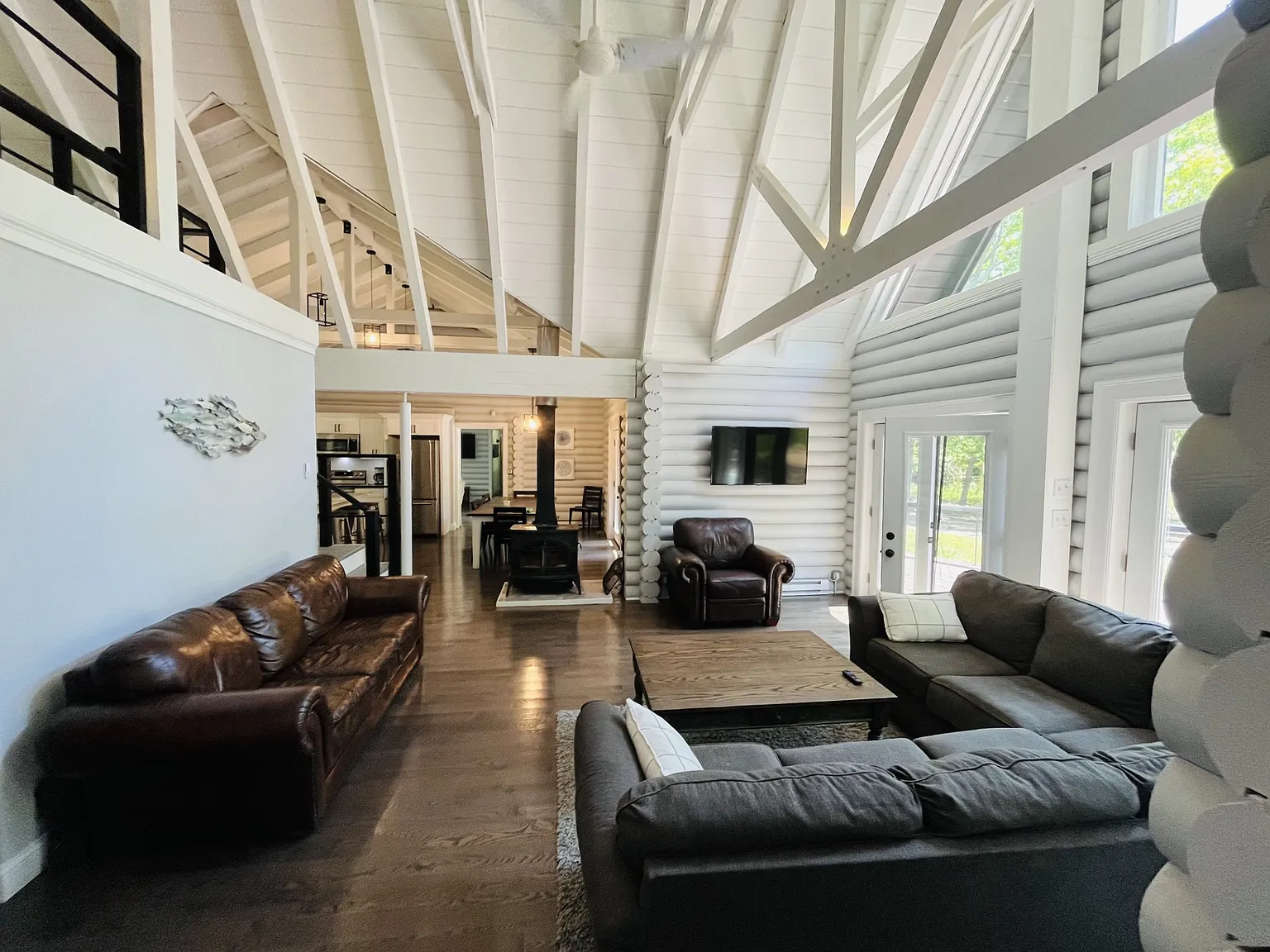 Private 4-BD Cabin Retreat on 3.8 Acres,Surrounded by Nature! — Photo 2