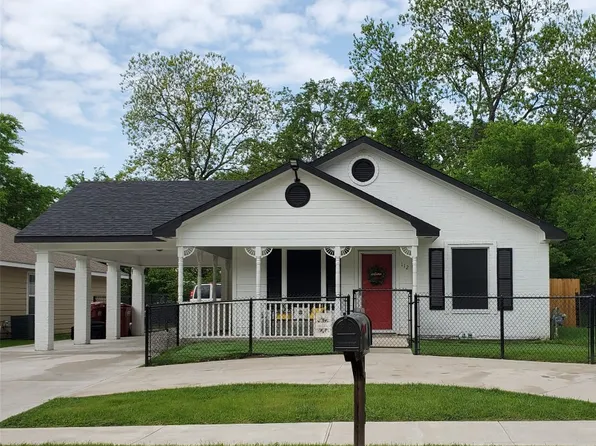 112 W 10th St, Bonham, TX 75418