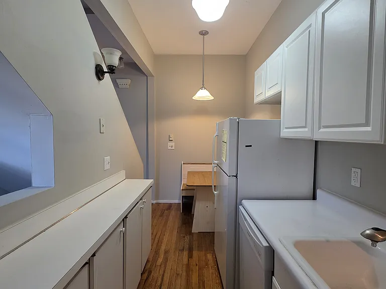 49 Warren St #C — Photo 3