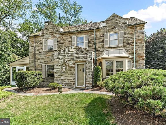 2nd image of 632 Foxcroft Rd