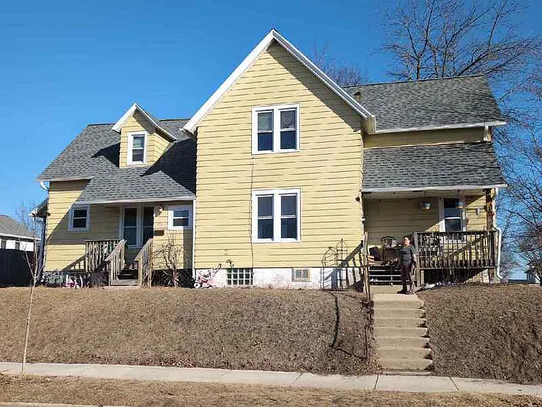 904 Swift Ave — Photo 1