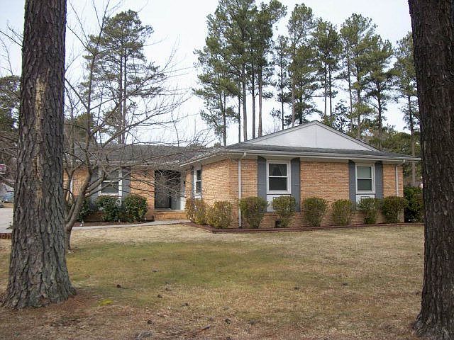 1st image of 208 E York Dr