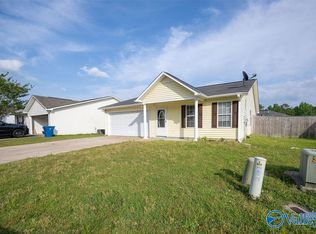 315 Autumnwood Ln, Rainbow City, AL 35906