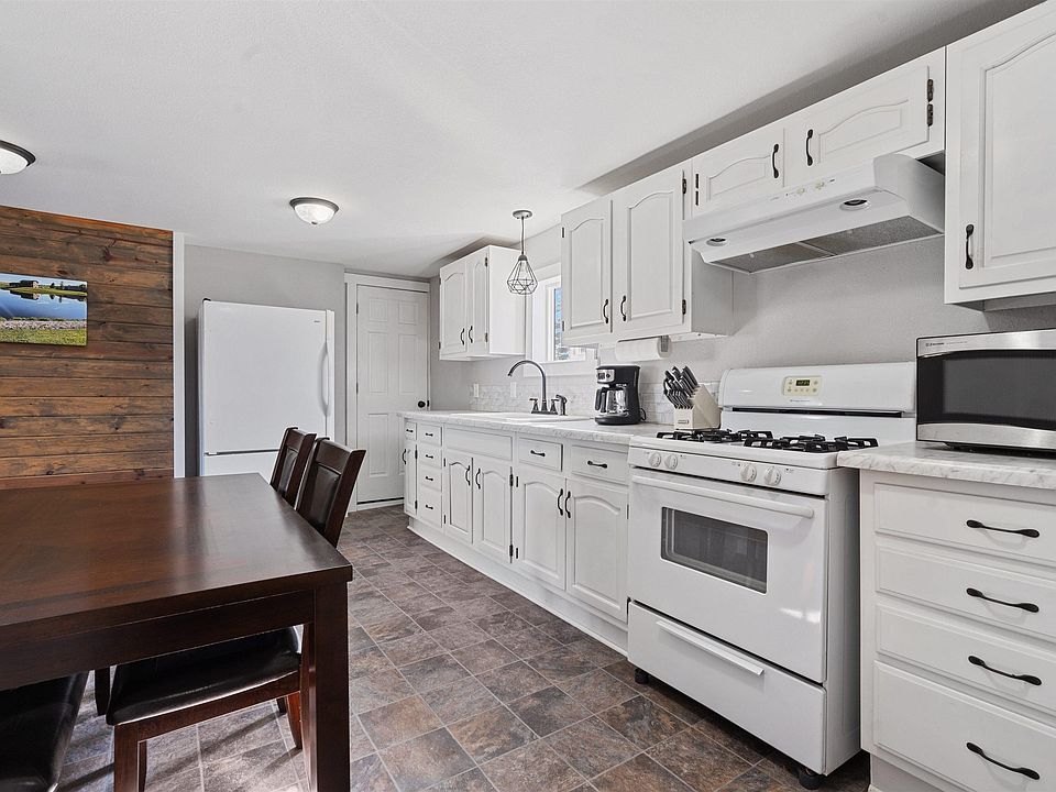 1st image of 301 Cedar St