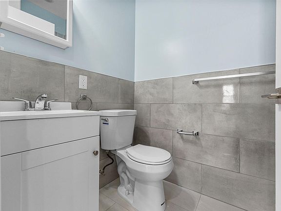 5th image of 396 E Kinney St #7