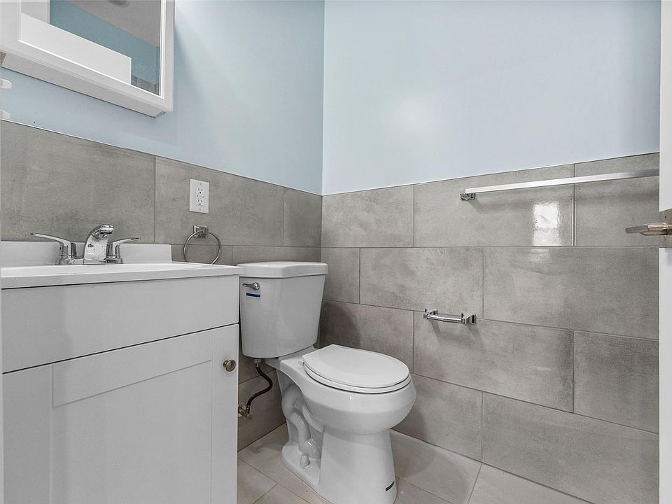 2nd image of 396 E Kinney St #2A