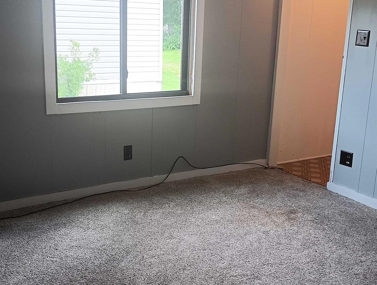 3 bed, 1.0 bath, $325 — Photo 2
