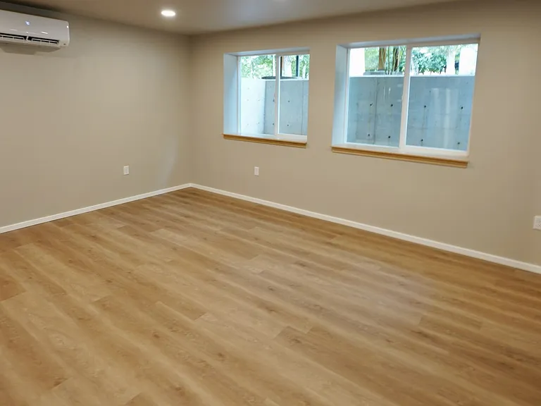 110 SE Handley St #102 — Photo 3