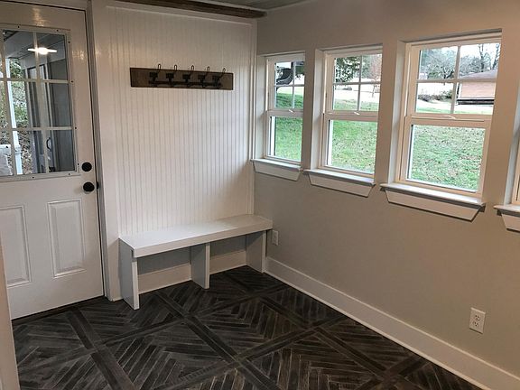 Tile mudroom entry from carport